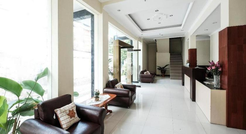 Malioboro Garden Hotel Yogyakarta Exterior foto