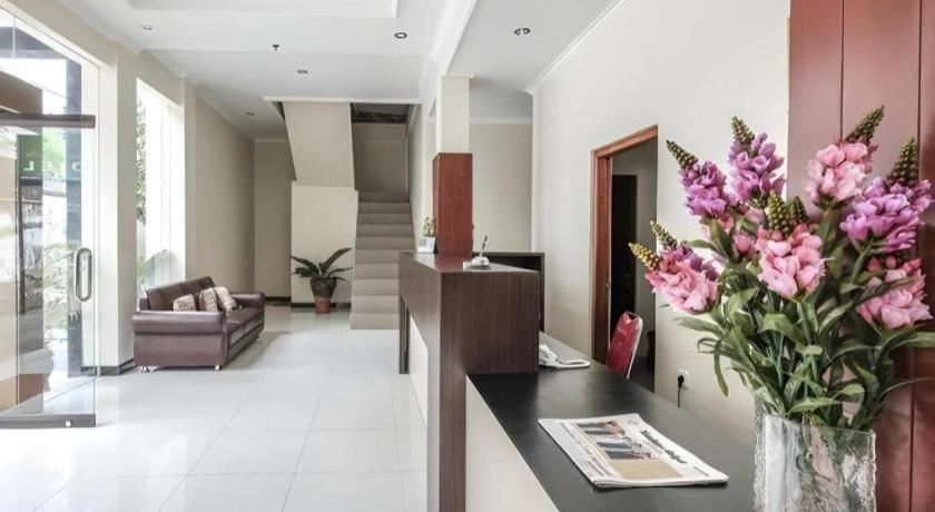 Malioboro Garden Hotel Yogyakarta Exterior foto